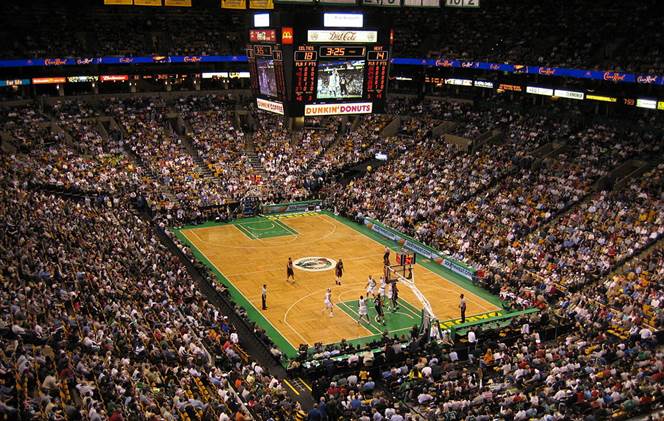 https://upload.wikimedia.org/wikipedia/commons/e/eb/NBA_Game.jpg